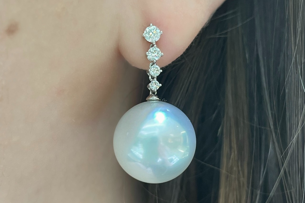 pearl and diamond drop earring available at Damiani Jewellers in Woodbridge, Ontario. 