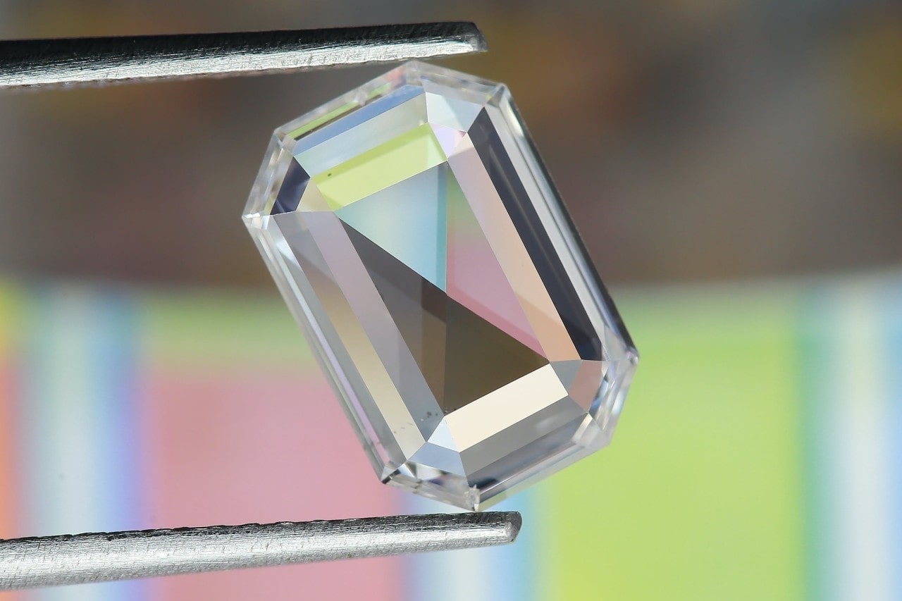 a diamond held between a pair of metal prongs